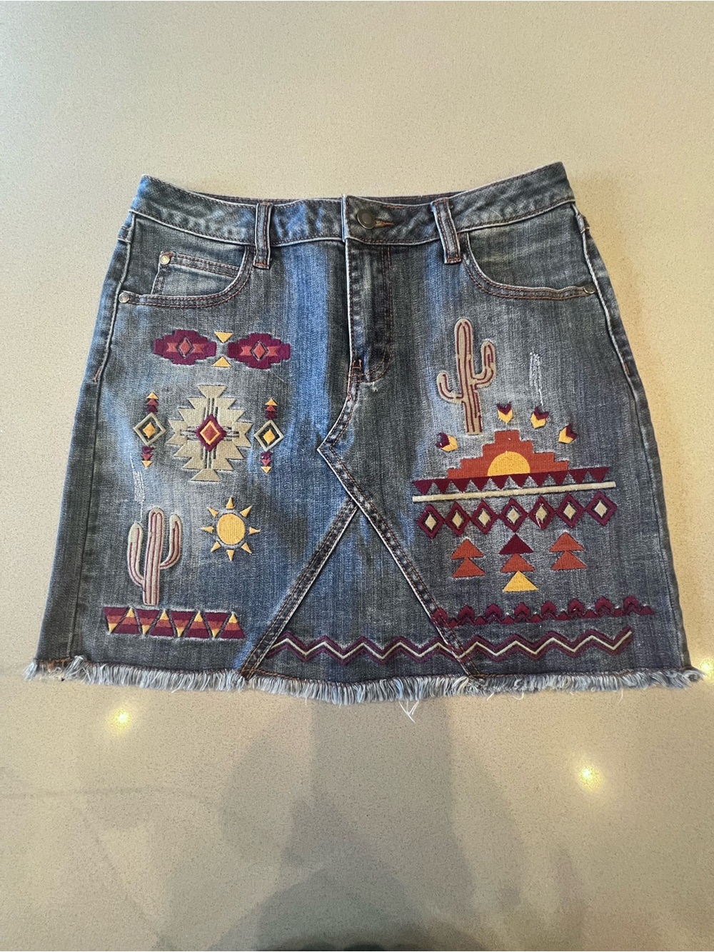 Stetson Embroidered Denim Mini Skirt Southwest Cactus Motif Western Boho Sz 6 - Picture 2 of 12